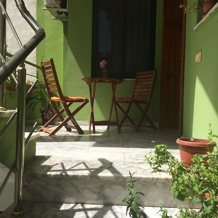 Friends House Bed and Breakfast Tirana Eksteriør billede