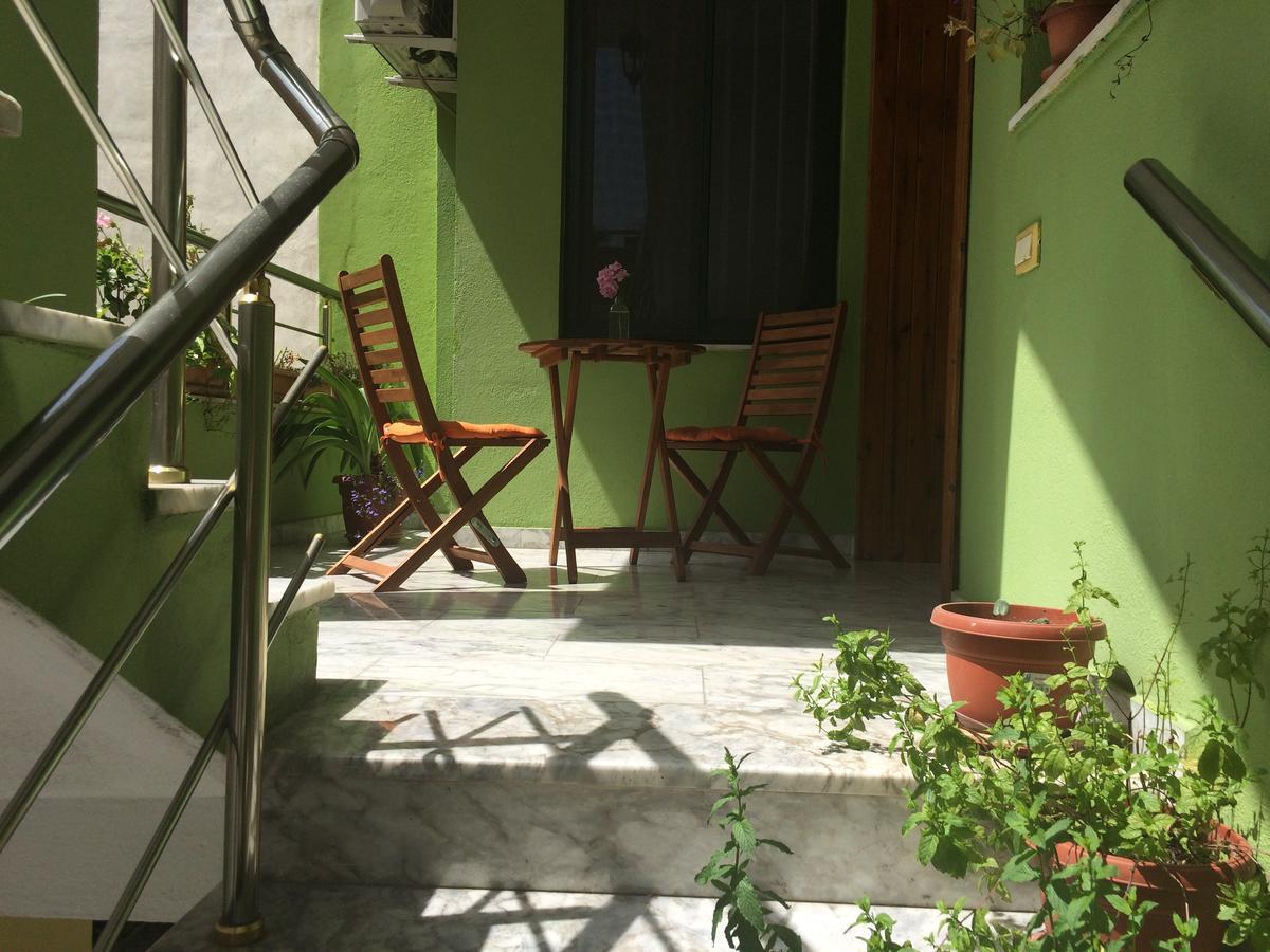 Friends House Bed and Breakfast Tirana Eksteriør billede