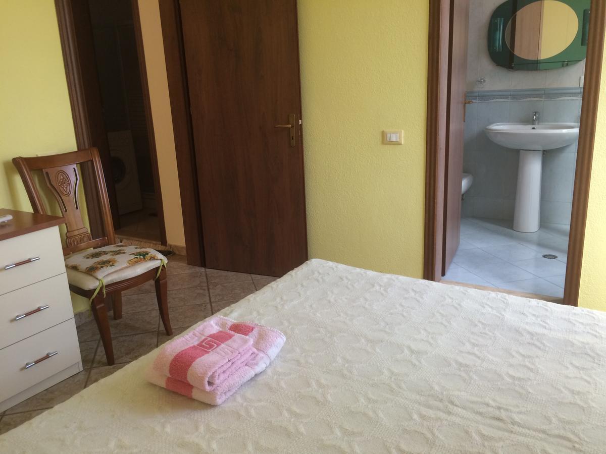 Friends House Bed and Breakfast Tirana Eksteriør billede