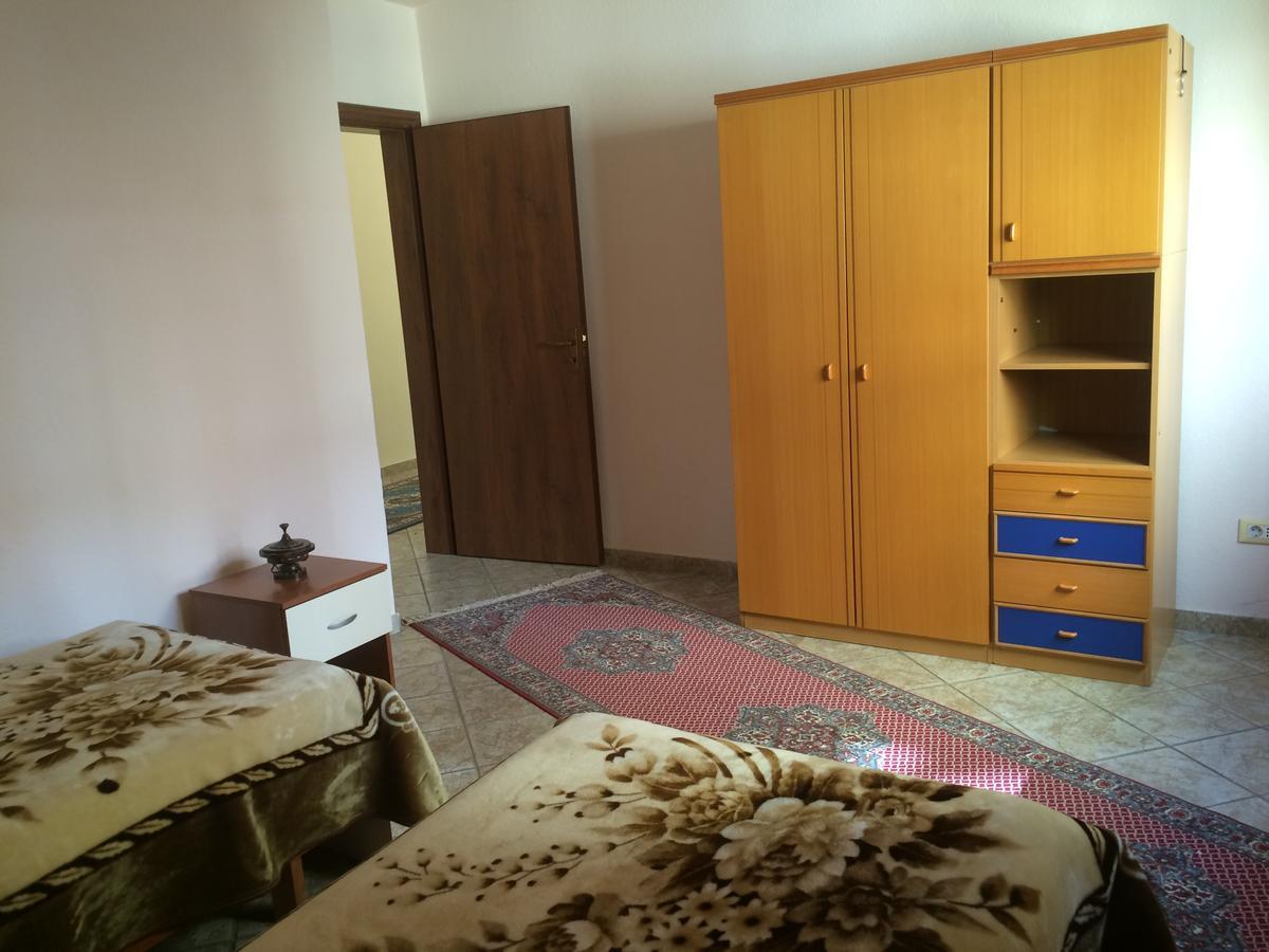 Friends House Bed and Breakfast Tirana Eksteriør billede