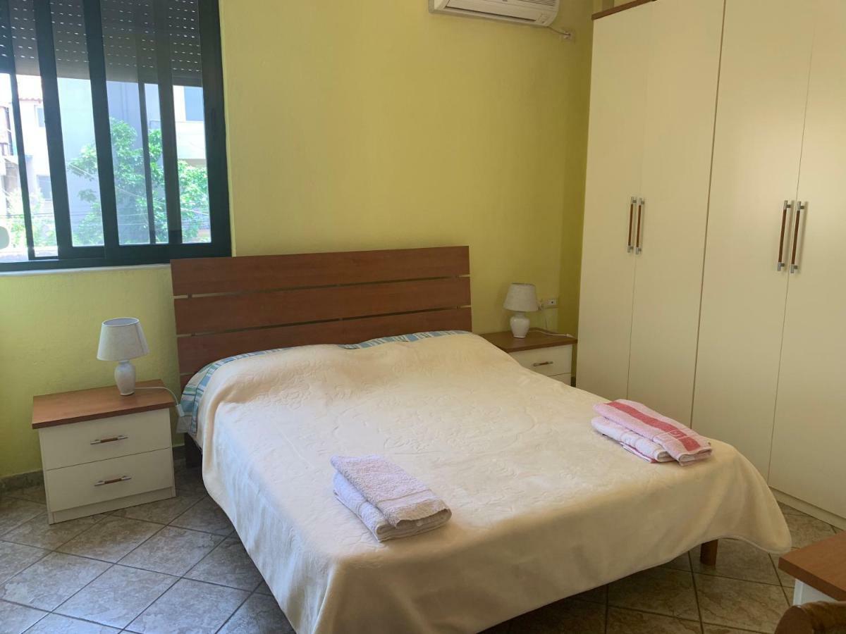 Friends House Bed and Breakfast Tirana Eksteriør billede